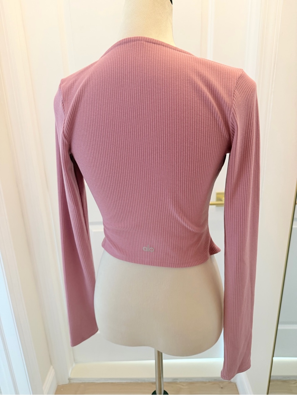 ALO SEAMLESS RIBBED JACKET MEDIUM PINK NWOT - Picture 3 of 9